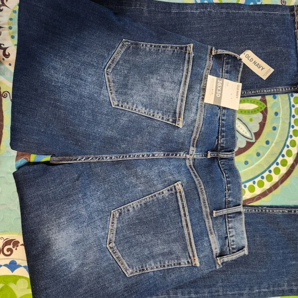 Old Navy Blue Relaxed Jeans with Classic Indigo Wash - Picture 8 of 9